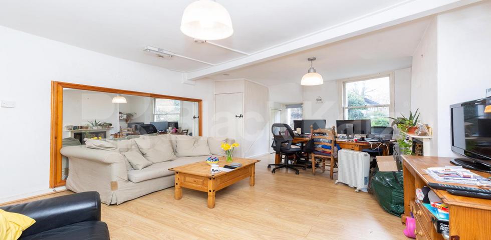 			3 Bedroom, 1 bath, 1 reception House			 Newington Green Road, CANONBURY-ISLINGTON